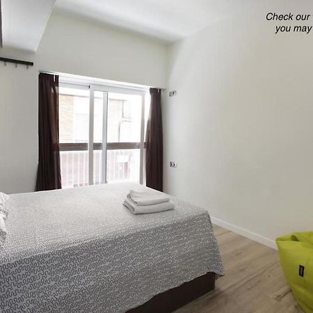 Gracia City Hostel Barcelona Luaran gambar A bedroom at the hotel