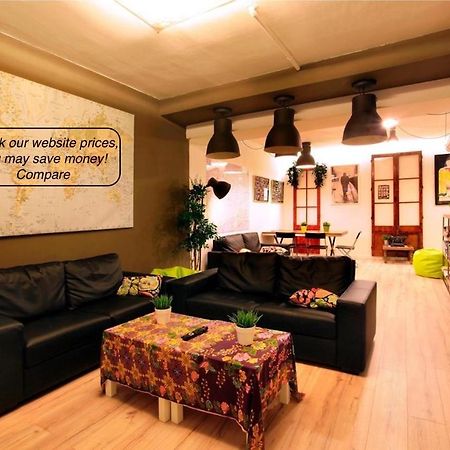 Gracia City Hostel Barcelona Luaran gambar The interior of a typical hostel