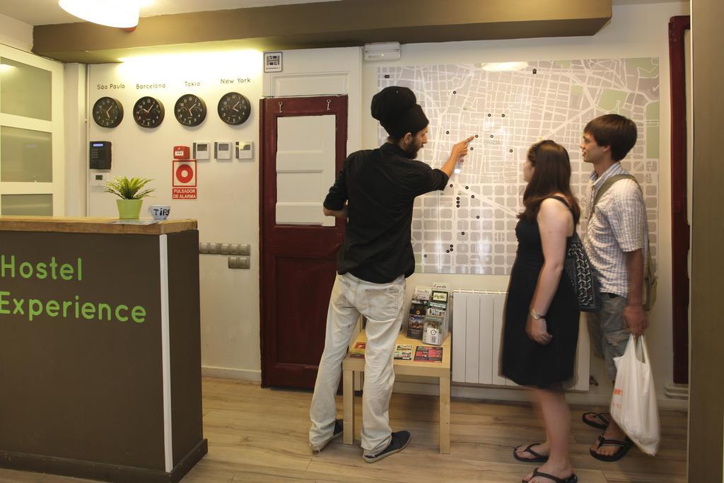 Gracia City Hostel Barcelona Luaran gambar Hostel Experience