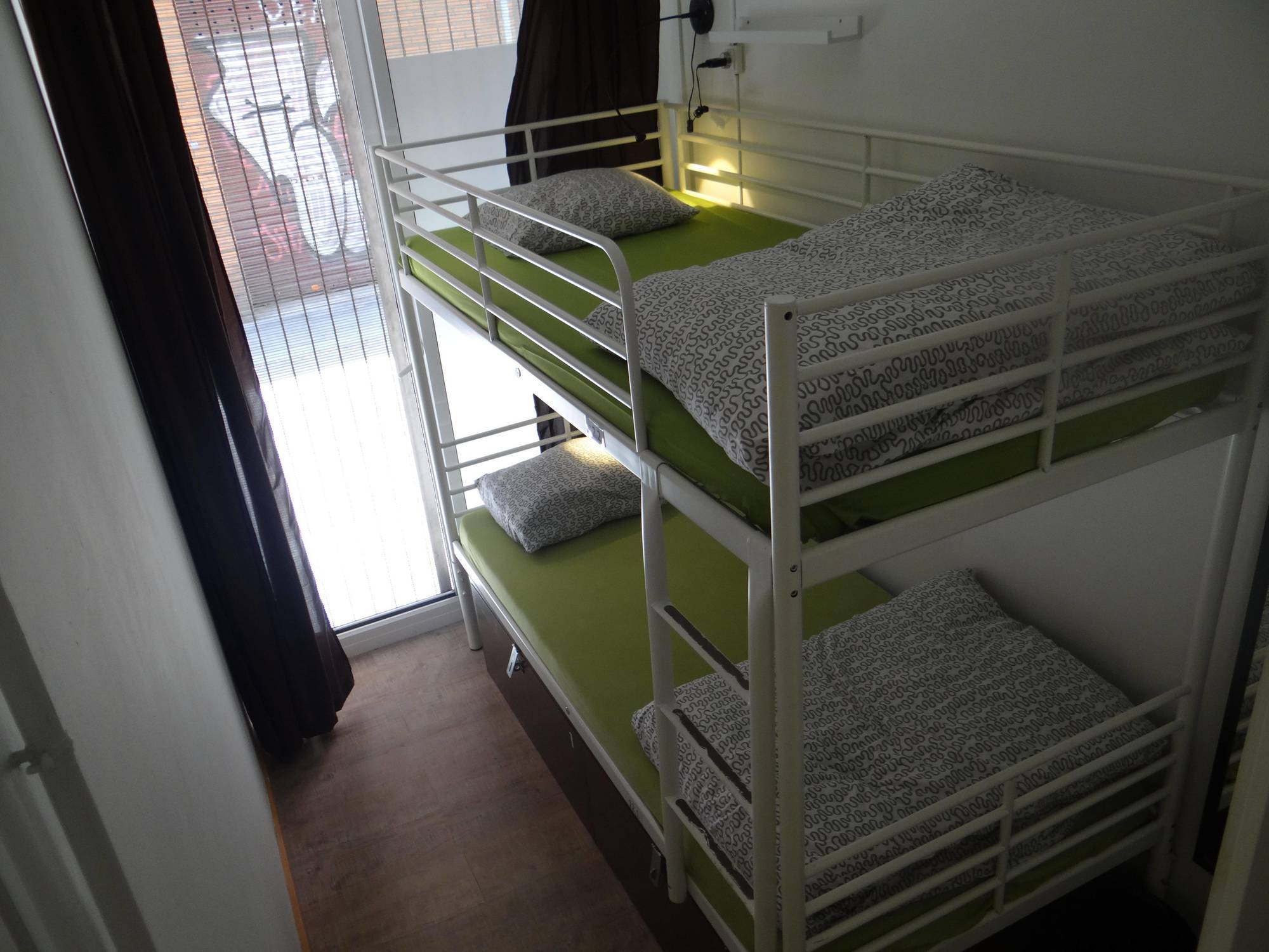 Gracia City Hostel Barcelona Luaran gambar A bunk bed